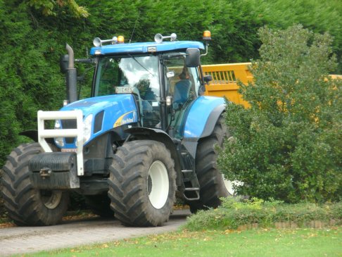 New Holland T7040