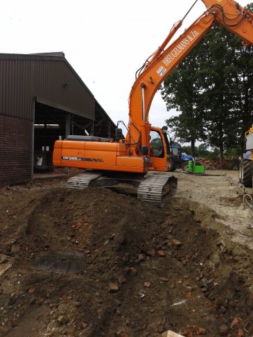 uitgraven koeienstal voor plaatsing melkrobot (2)