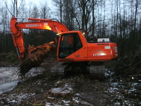 Winkelsbroek_plaggen, verlagen taluds rond vijver + afvoeren plagsel 9