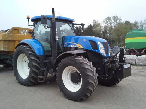 New Holland T7040 2