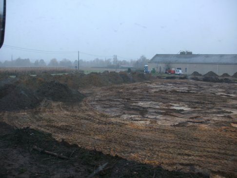 uitgraven kippenstal en invoeren van zavel (3)