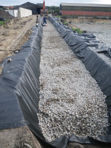 aanleg bufferbekken en uitgraven koeienstal  (8)