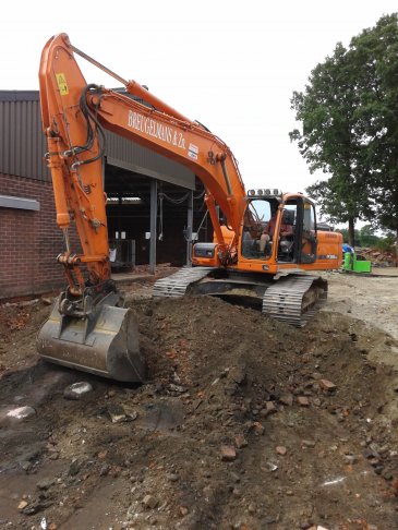 uitgraven koeienstal voor plaatsing melkrobot (3)