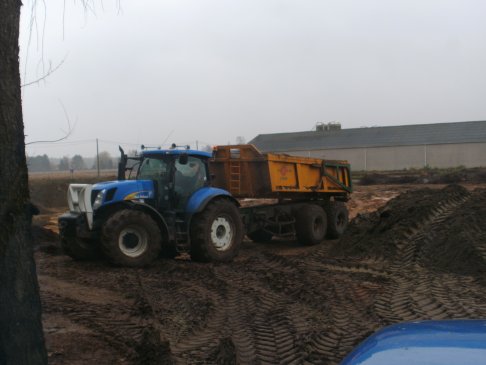 New Holland T7060