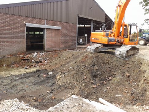 uitgraven koeienstal voor plaatsing melkrobot (1)