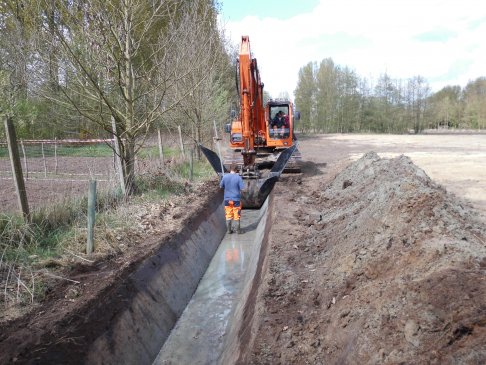 graven van sloten langs landbouwpercelen 1