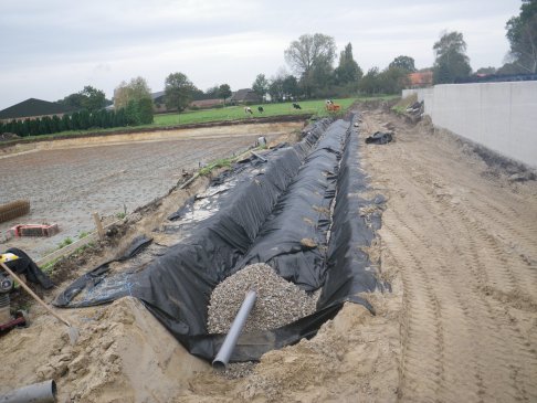 aanleg bufferbekken en uitgraven koeienstal  (13)