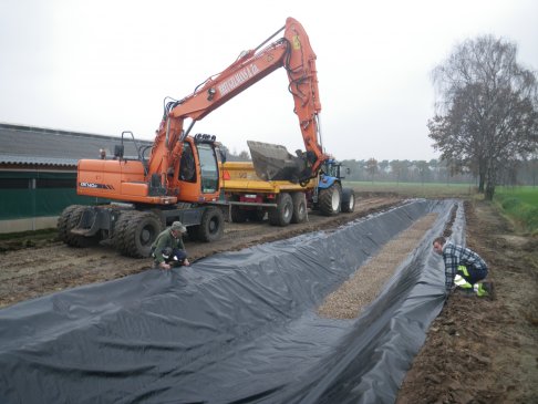 aanleg bufferbekken aan kippenstal 4