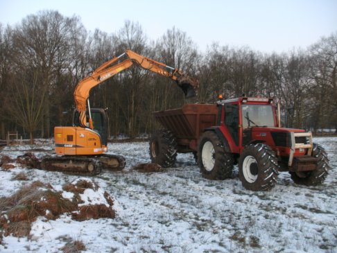 Winkelsbroek_plaggen, verlagen taluds rond vijver + afvoeren plagsel 12