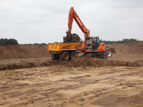 uitgraven en aanvullen nieuwe kippenstal (24)