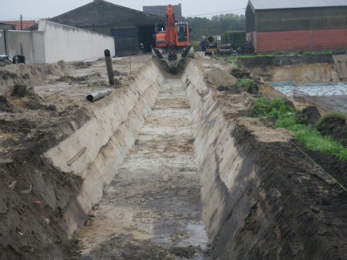 aanleg bufferbekken en uitgraven koeienstal  (10)